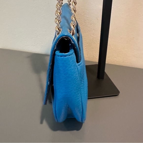 Michael Kors Fulton Blue Pebbled Leather Shoulder Bag - Picture 5 of 12